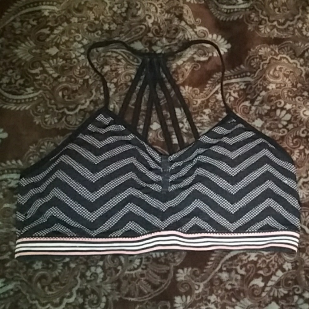 NWOT Padded sports bra w/ criss cross back